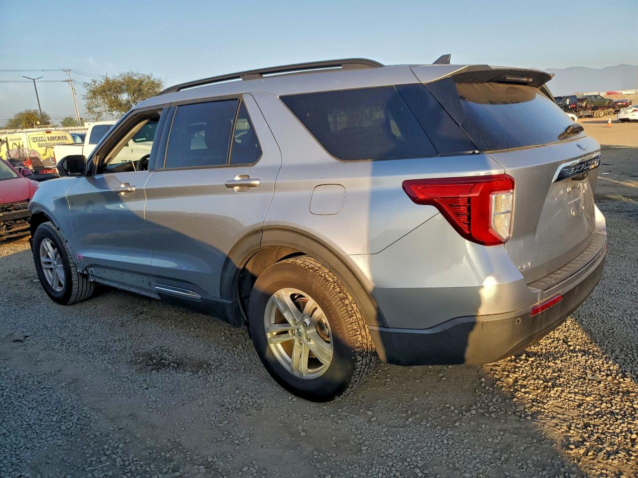 2021 FORD EXPLORER XLT photo 2