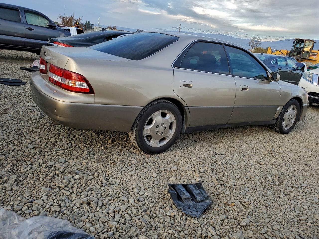 2000 LEXUS ES 300 photo 3
