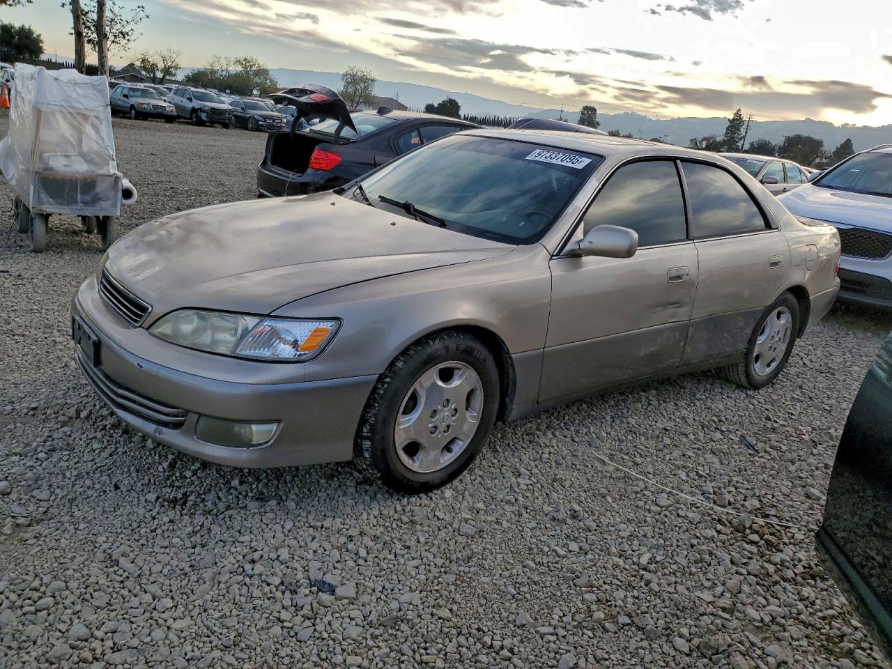 2000 LEXUS ES 300 — SIDE damage — photo 1