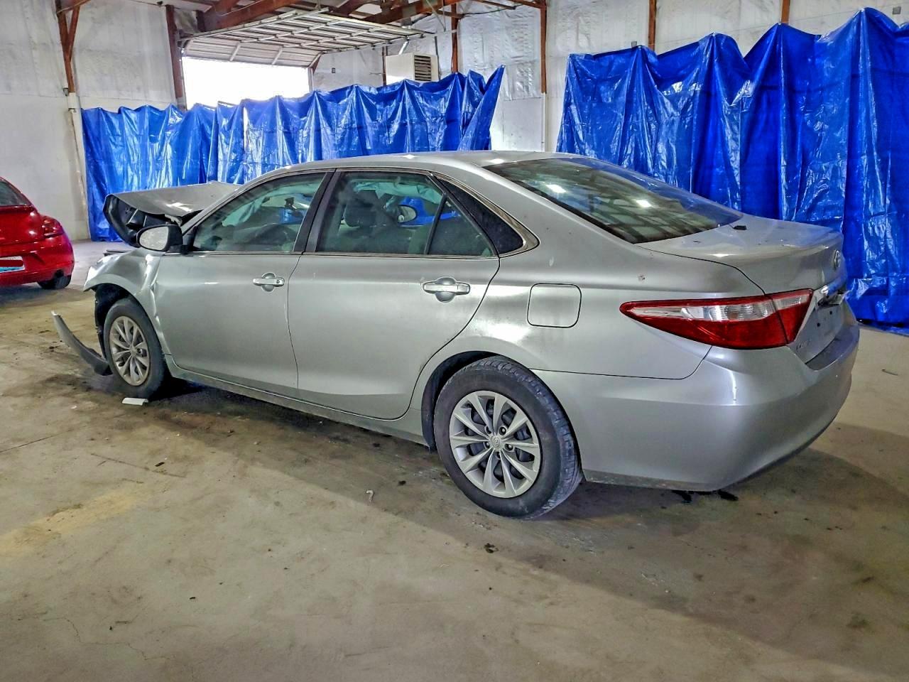 2017 TOYOTA CAMRY LE photo 4