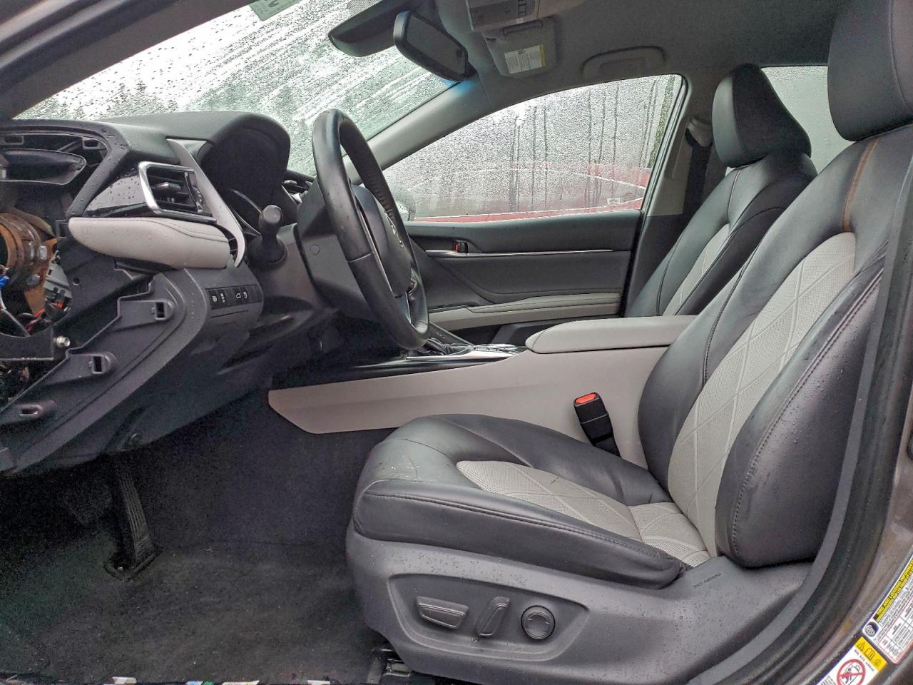 2018 TOYOTA CAMRY L photo 19