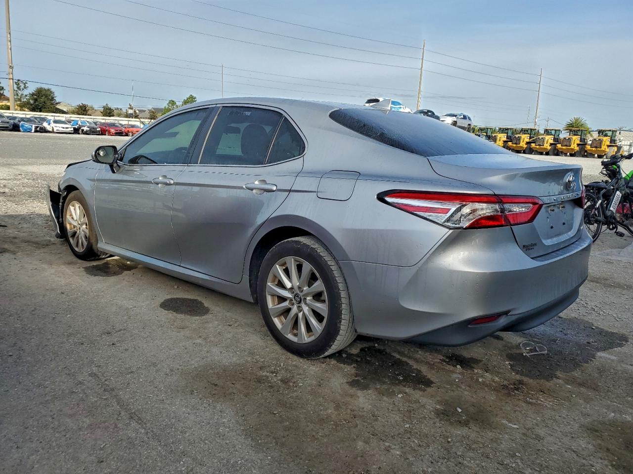 2019 TOYOTA CAMRY L photo 3