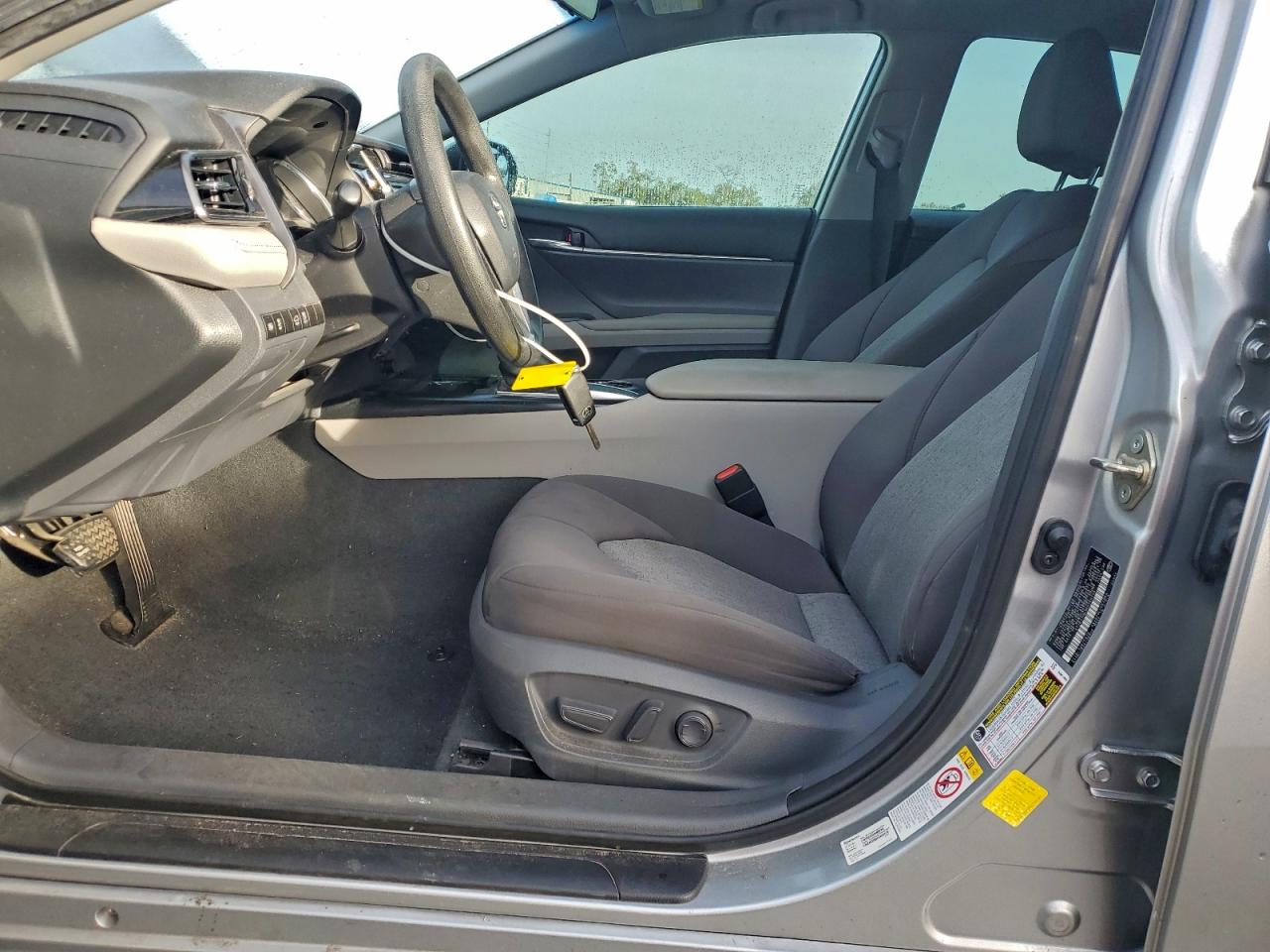 2019 TOYOTA CAMRY L photo 13