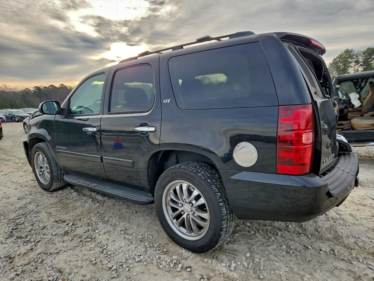 2008 CHEVROLET TAHOE C1500 photo 3
