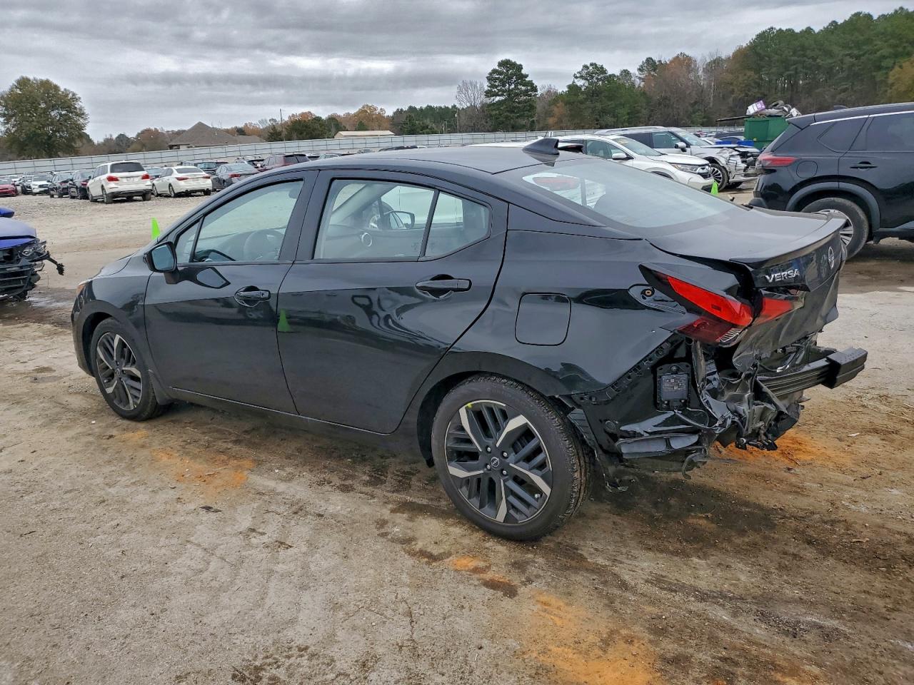 2025 NISSAN VERSA SR photo 3