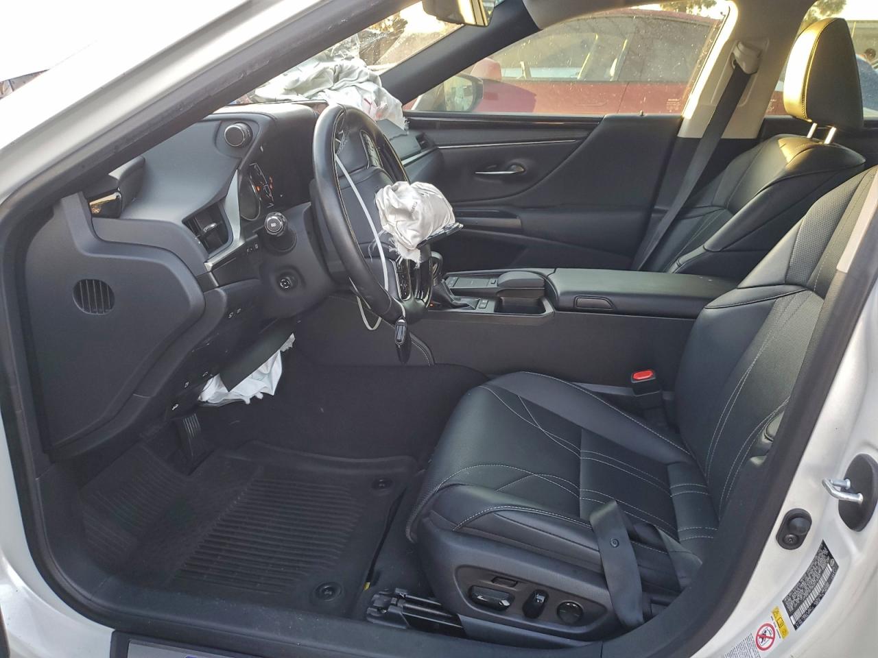 2019 LEXUS ES 300H photo 19