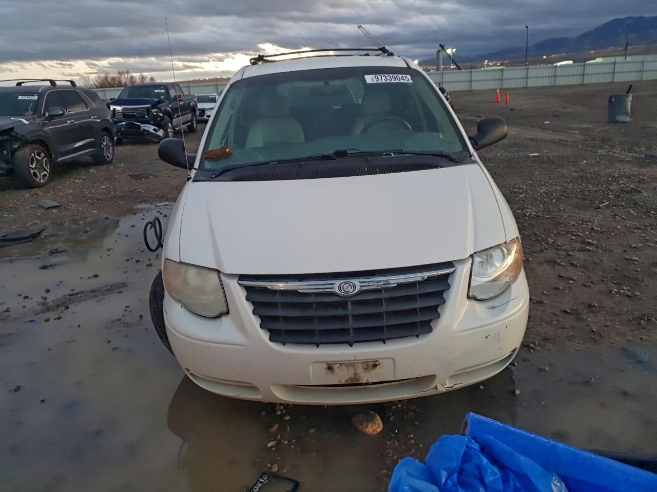 2005 CHRYSLER TOWN & COUNTRY TOURING photo 13