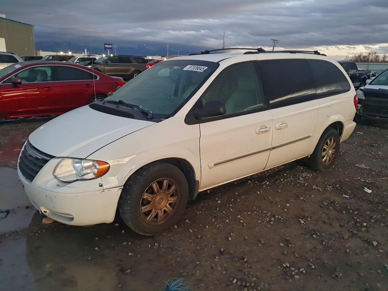 2005 CHRYSLER TOWN & COUNTRY