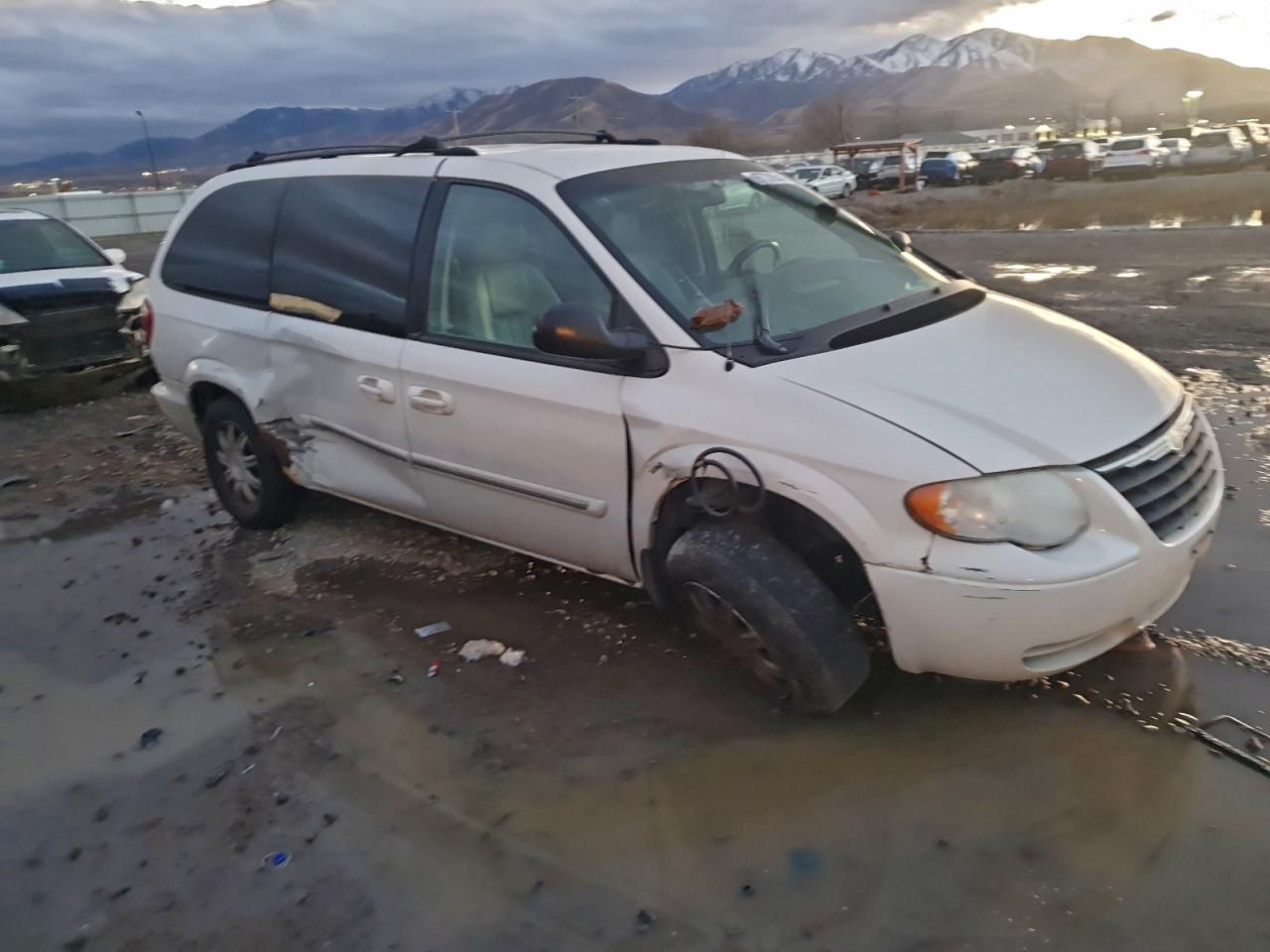 2005 CHRYSLER TOWN & COUNTRY TOURING photo 10
