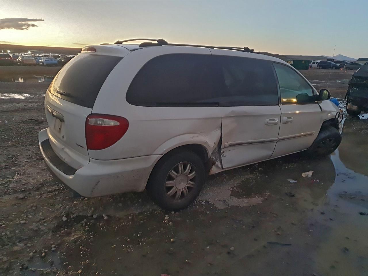 2005 CHRYSLER TOWN & COUNTRY TOURING photo 7