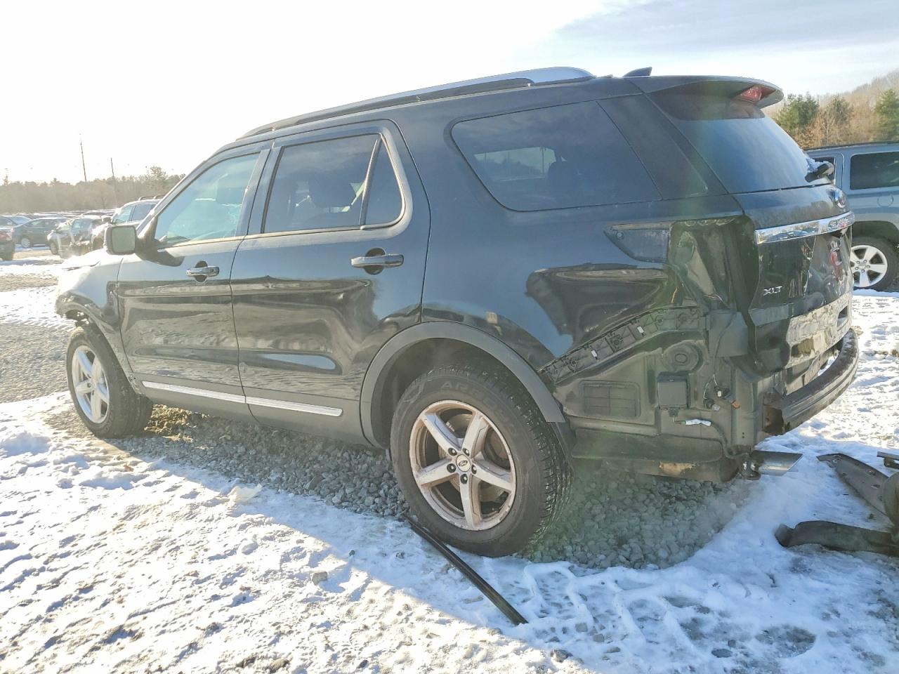 2016 FORD EXPLORER XLT photo 3