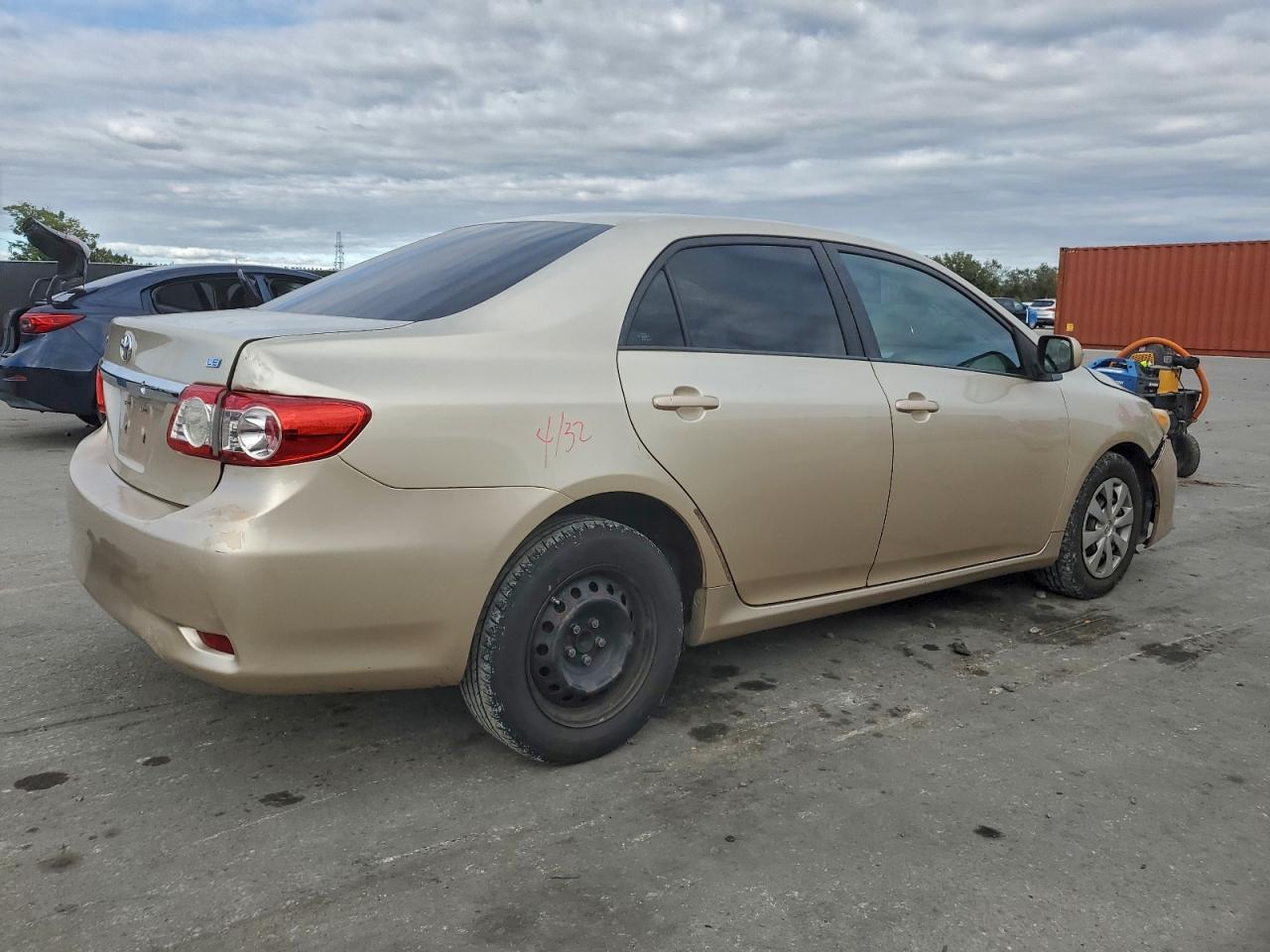 2011 TOYOTA COROLLA BASE photo 3
