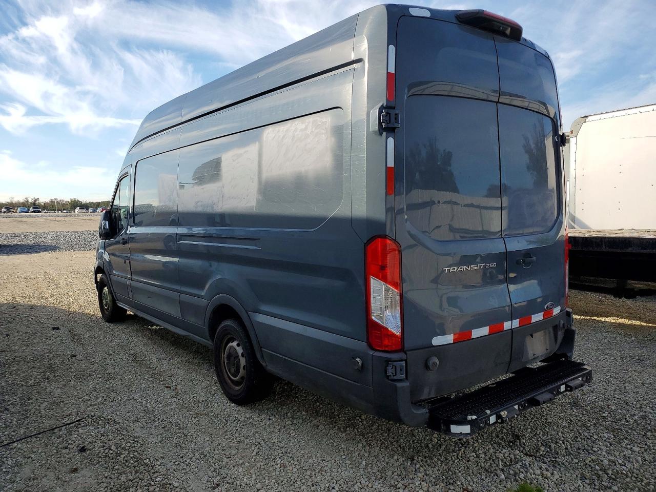 2020 FORD TRANSIT T-250 photo 2