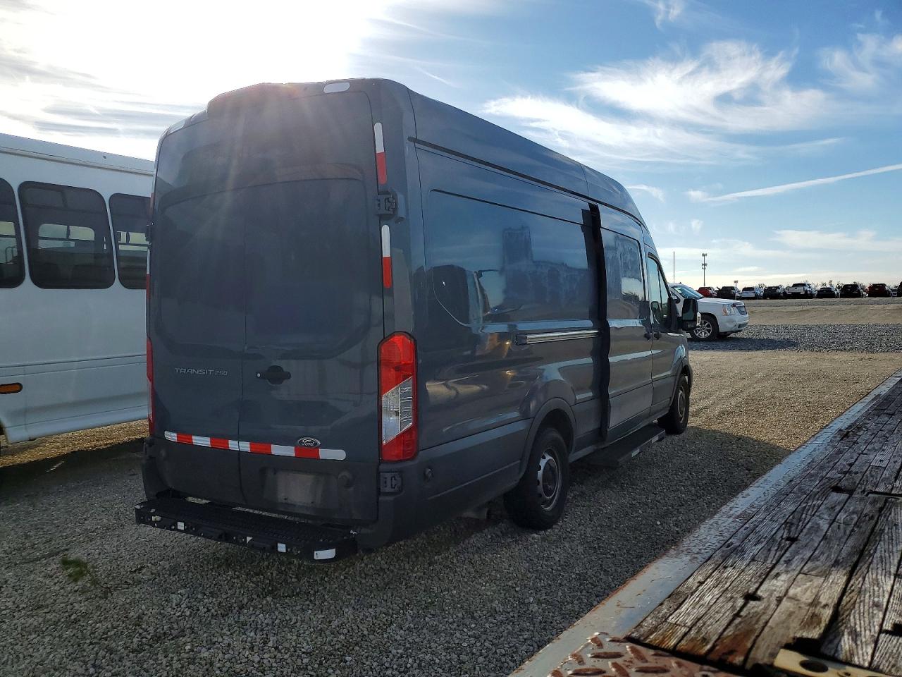 2020 FORD TRANSIT T-250 photo 3