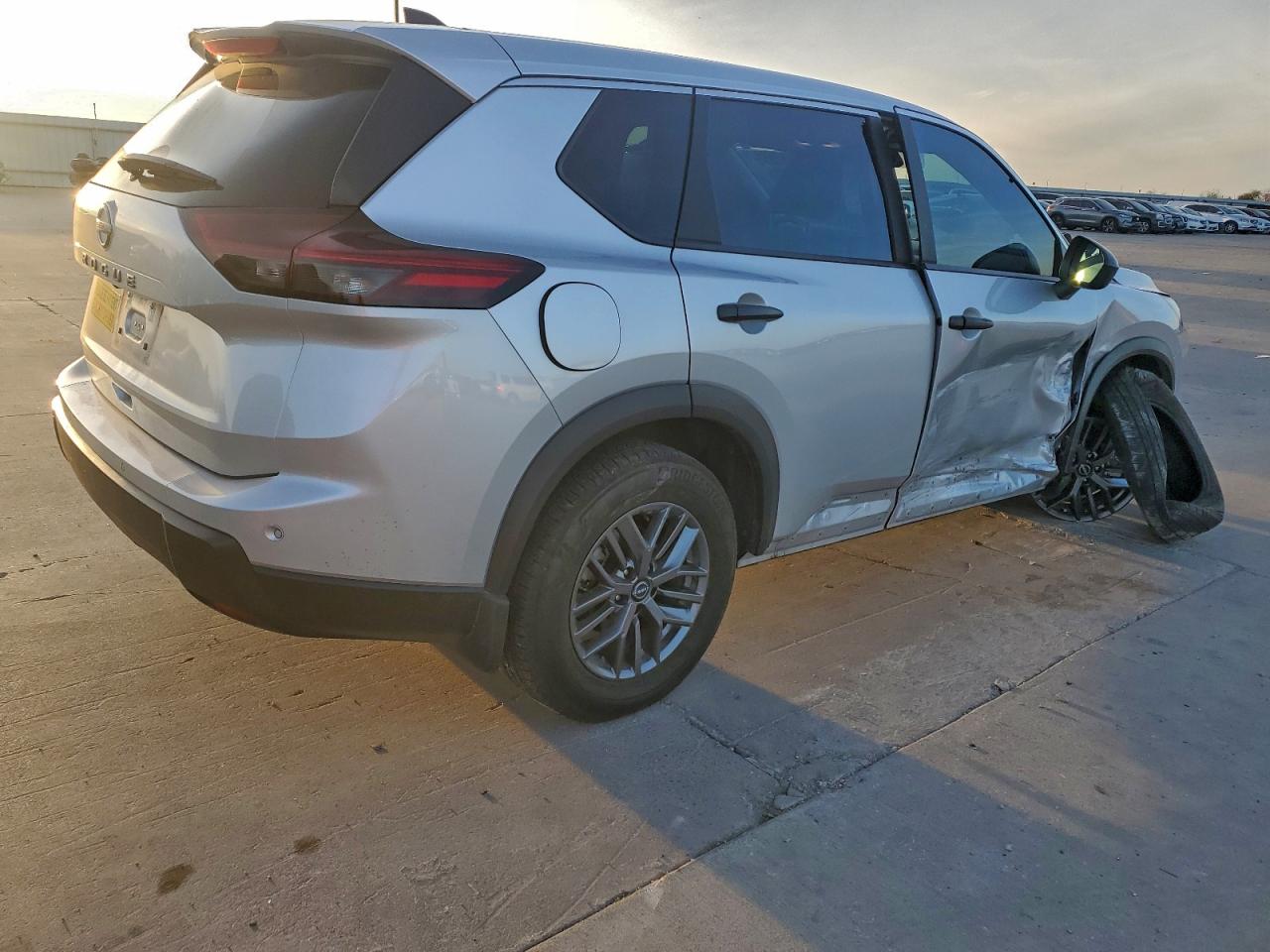 2024 NISSAN ROGUE S photo 3