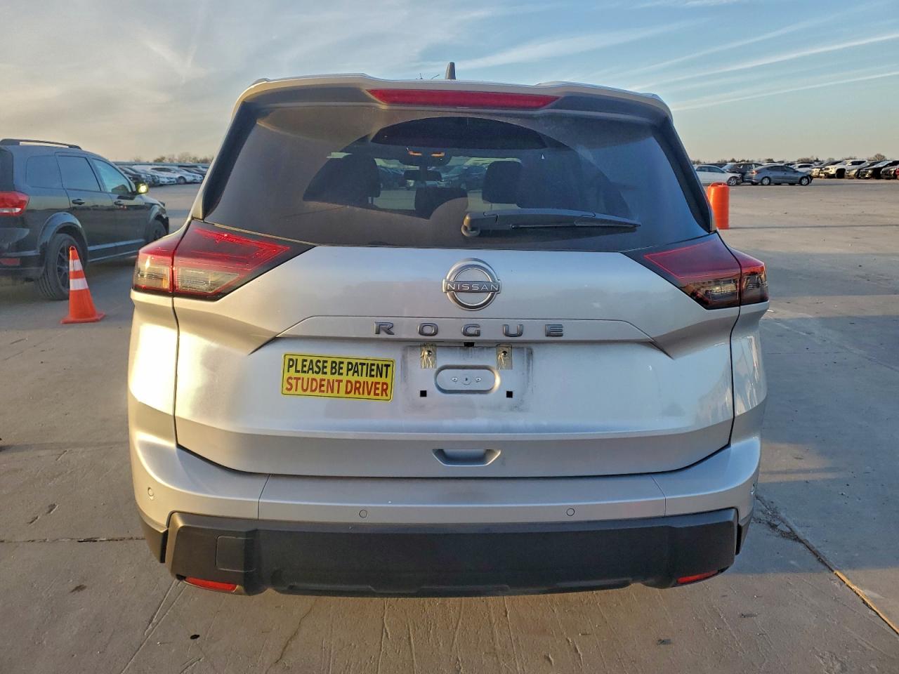 2024 NISSAN ROGUE S photo 6