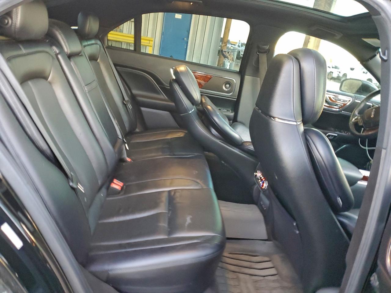 2018 LINCOLN CONTINENTAL RESERVE photo 10