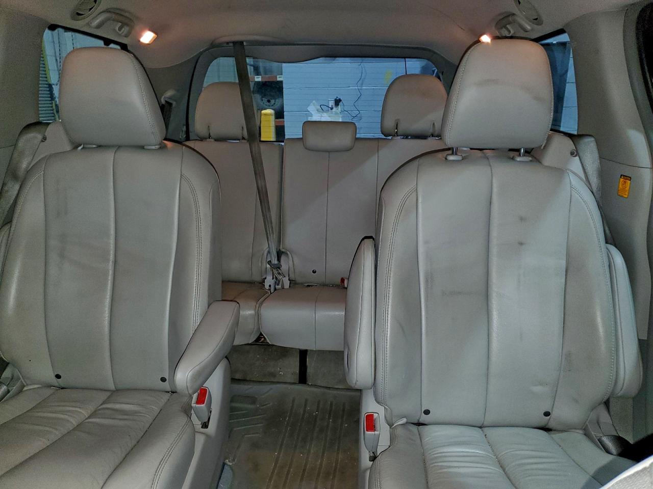 2013 TOYOTA SIENNA XLE photo 19
