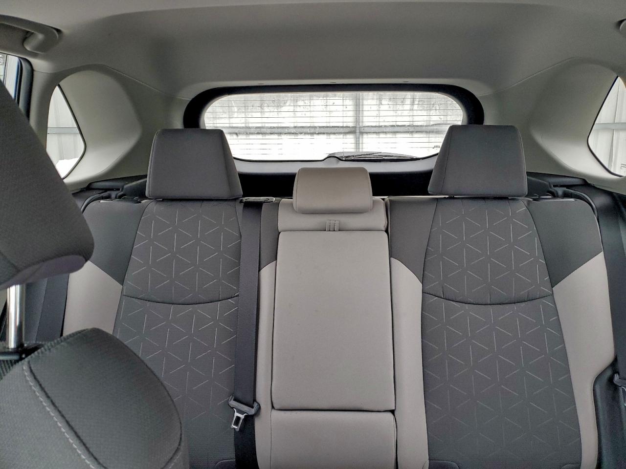 2025 TOYOTA RAV4 XLE photo 10