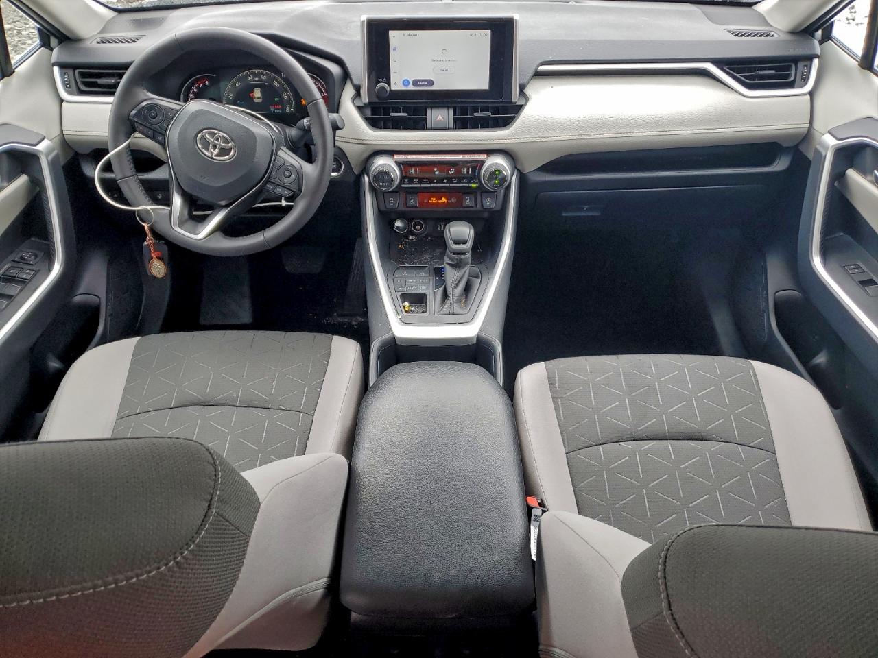 2025 TOYOTA RAV4 XLE photo 8