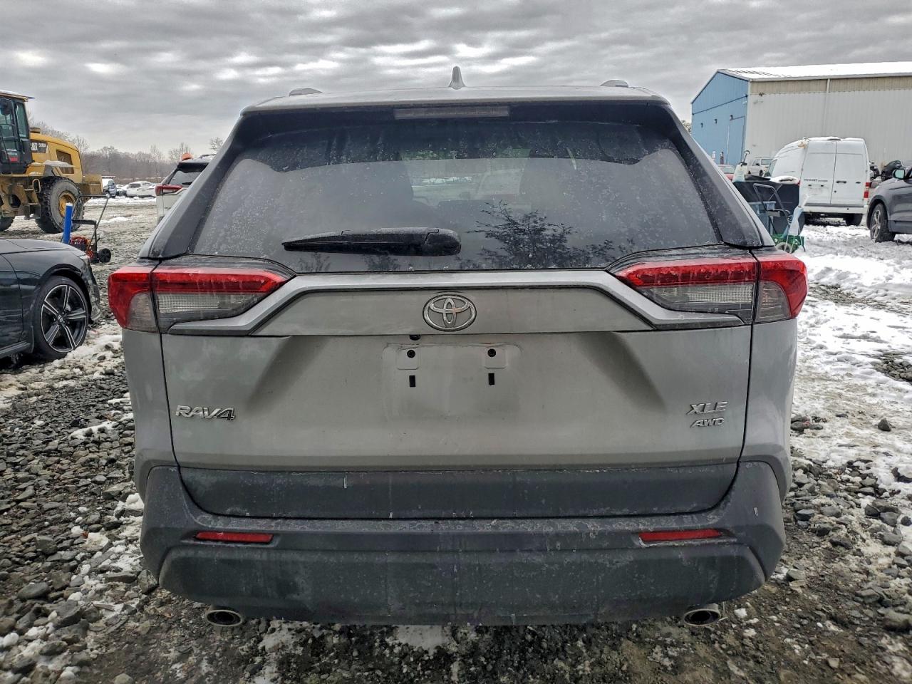 2025 TOYOTA RAV4 XLE photo 6