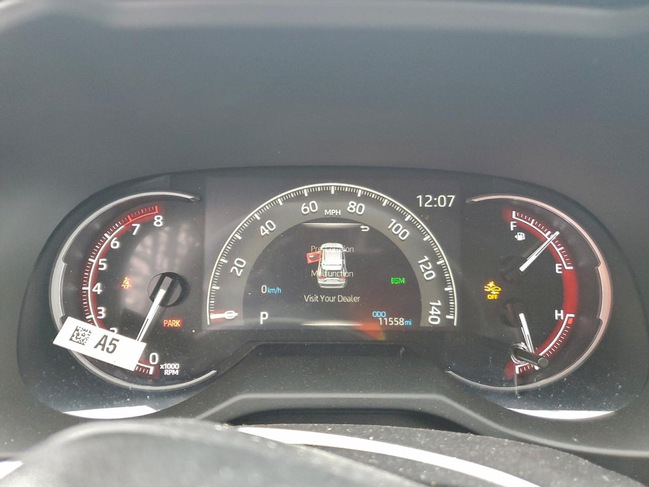 2025 TOYOTA RAV4 XLE photo 9