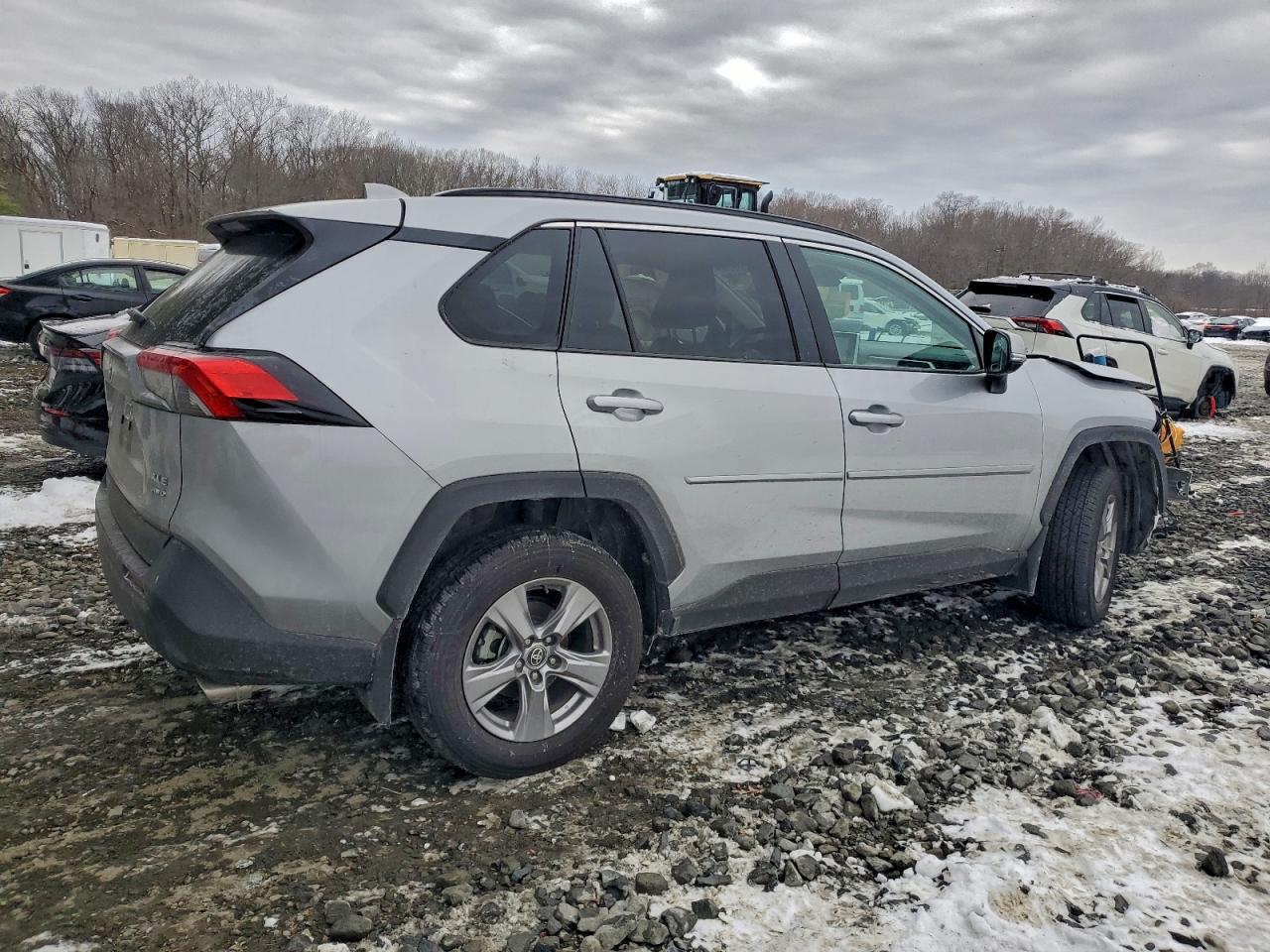 2025 TOYOTA RAV4 XLE photo 3