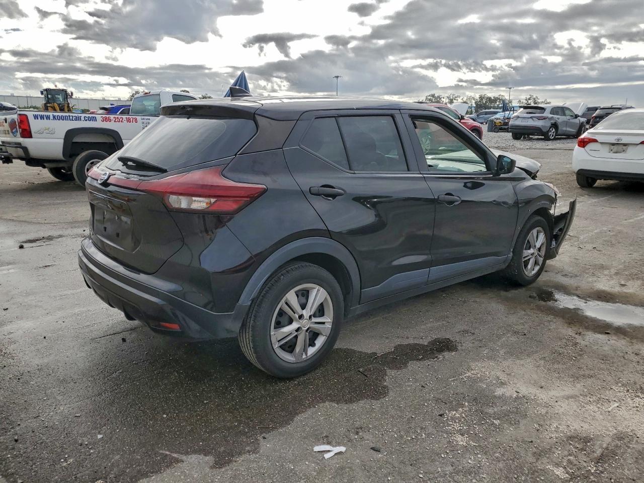 2021 NISSAN KICKS S photo 3