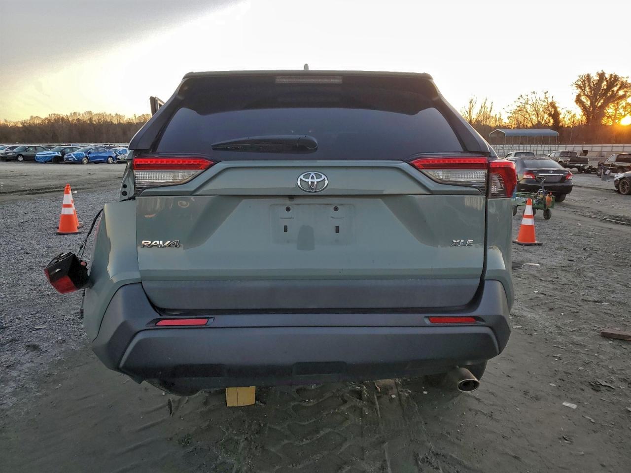 2021 TOYOTA RAV4 XLE photo 11