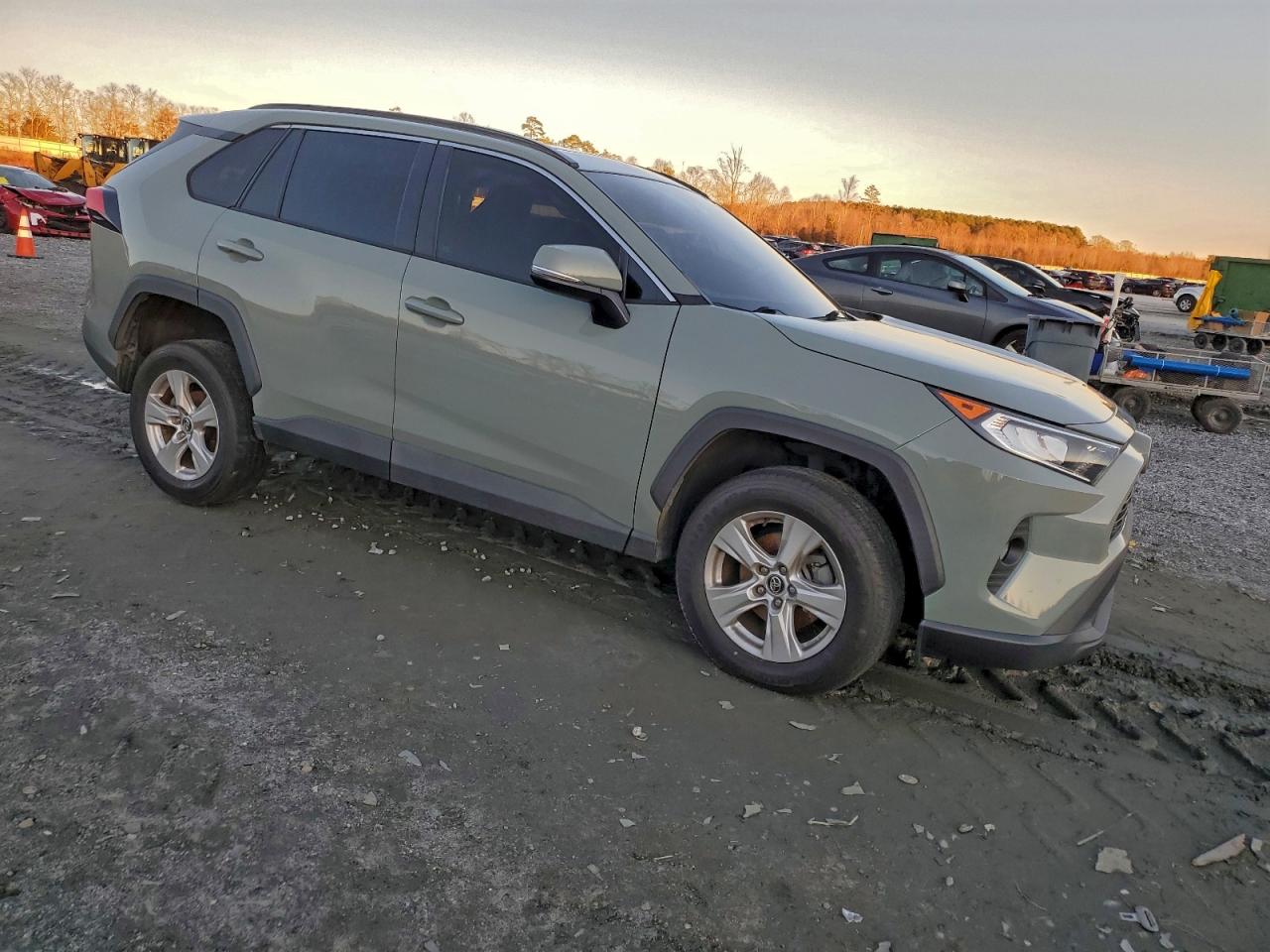 2021 TOYOTA RAV4 XLE photo 7