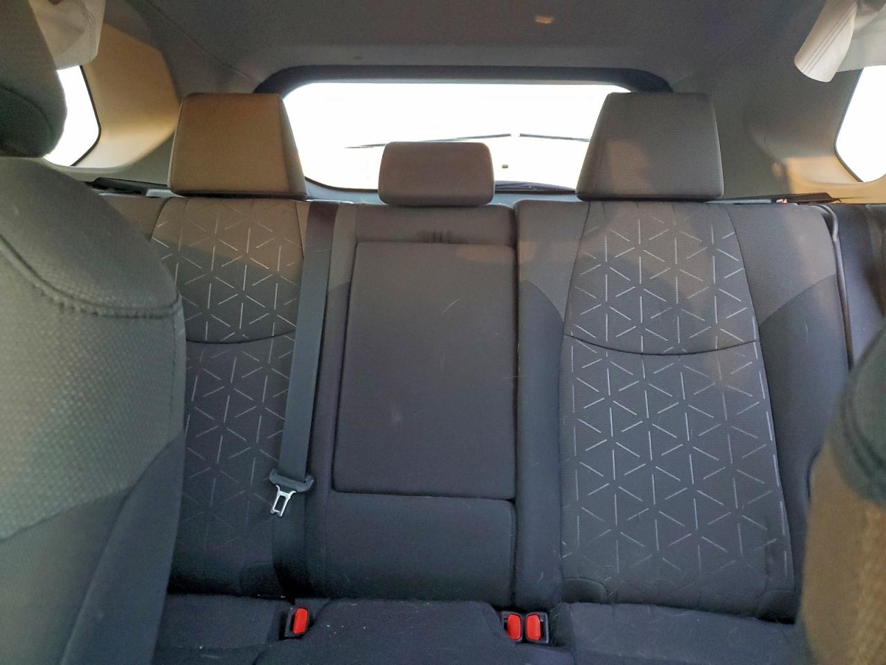 2021 TOYOTA RAV4 XLE photo 19