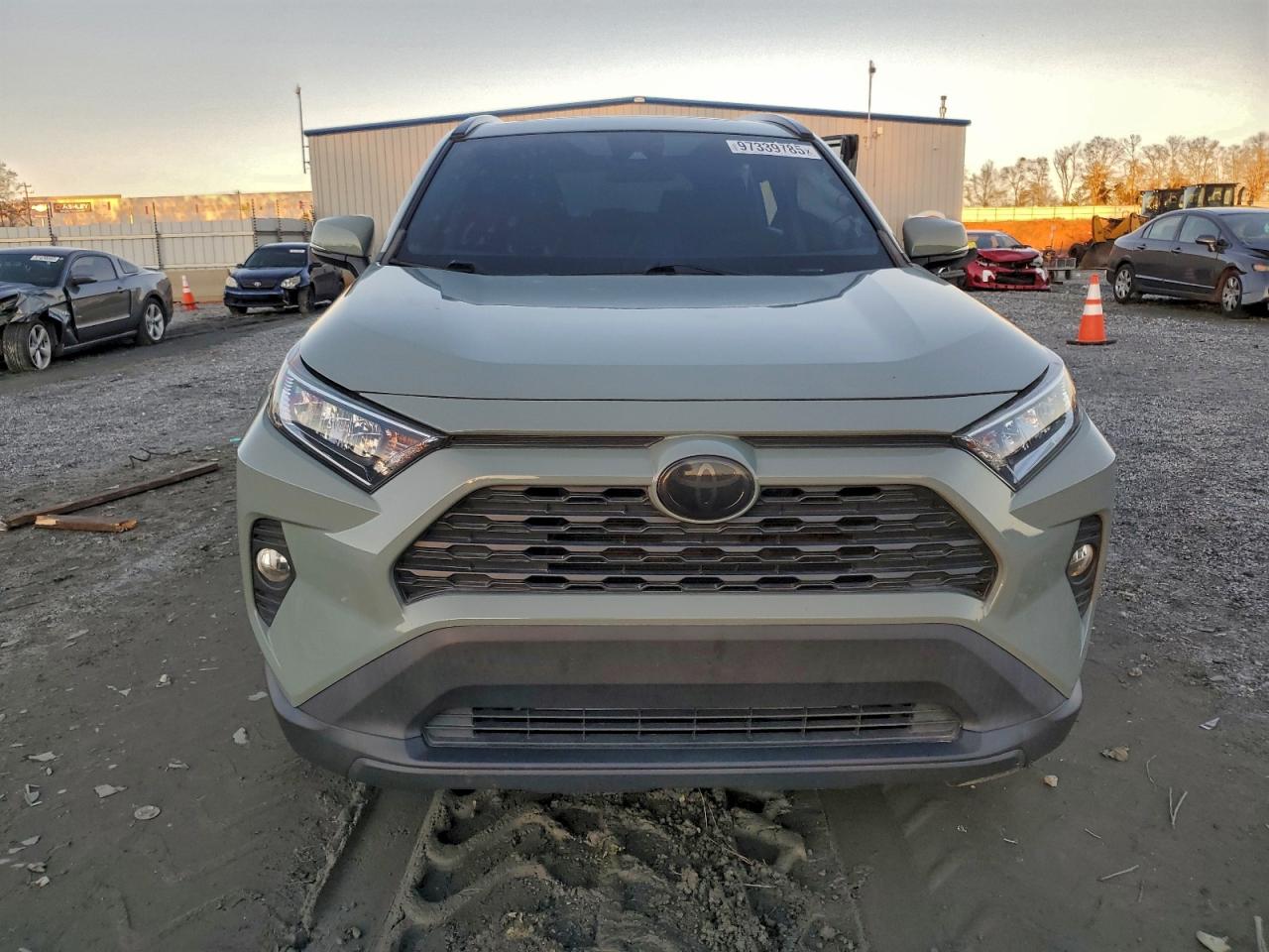 2021 TOYOTA RAV4 XLE photo 9