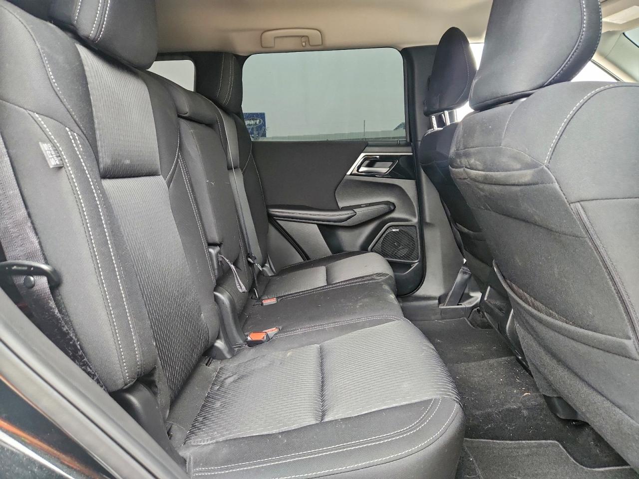 2025 MITSUBISHI OUTLANDER ES photo 10