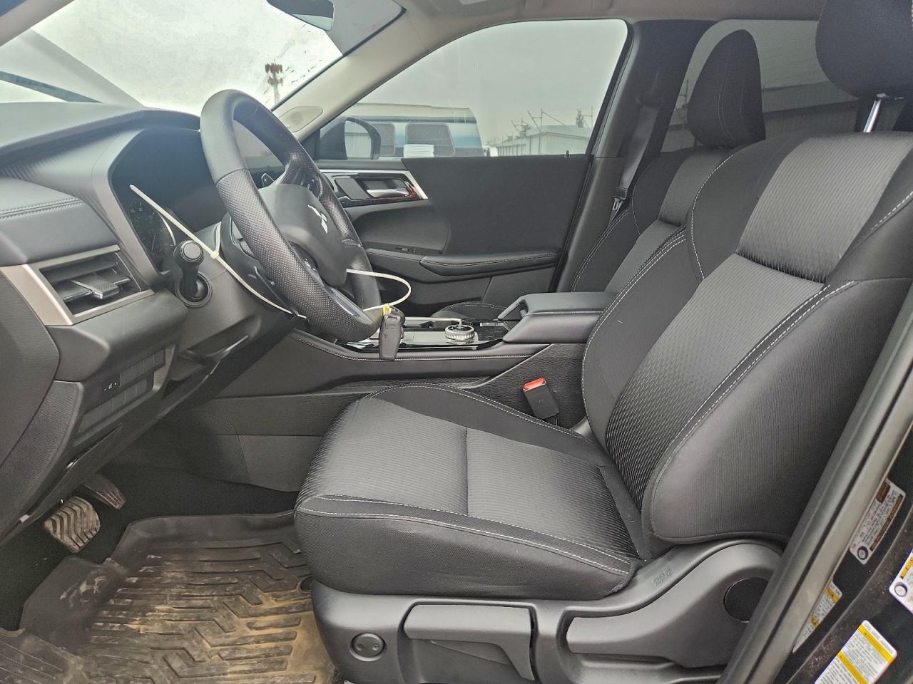 2025 MITSUBISHI OUTLANDER ES photo 7