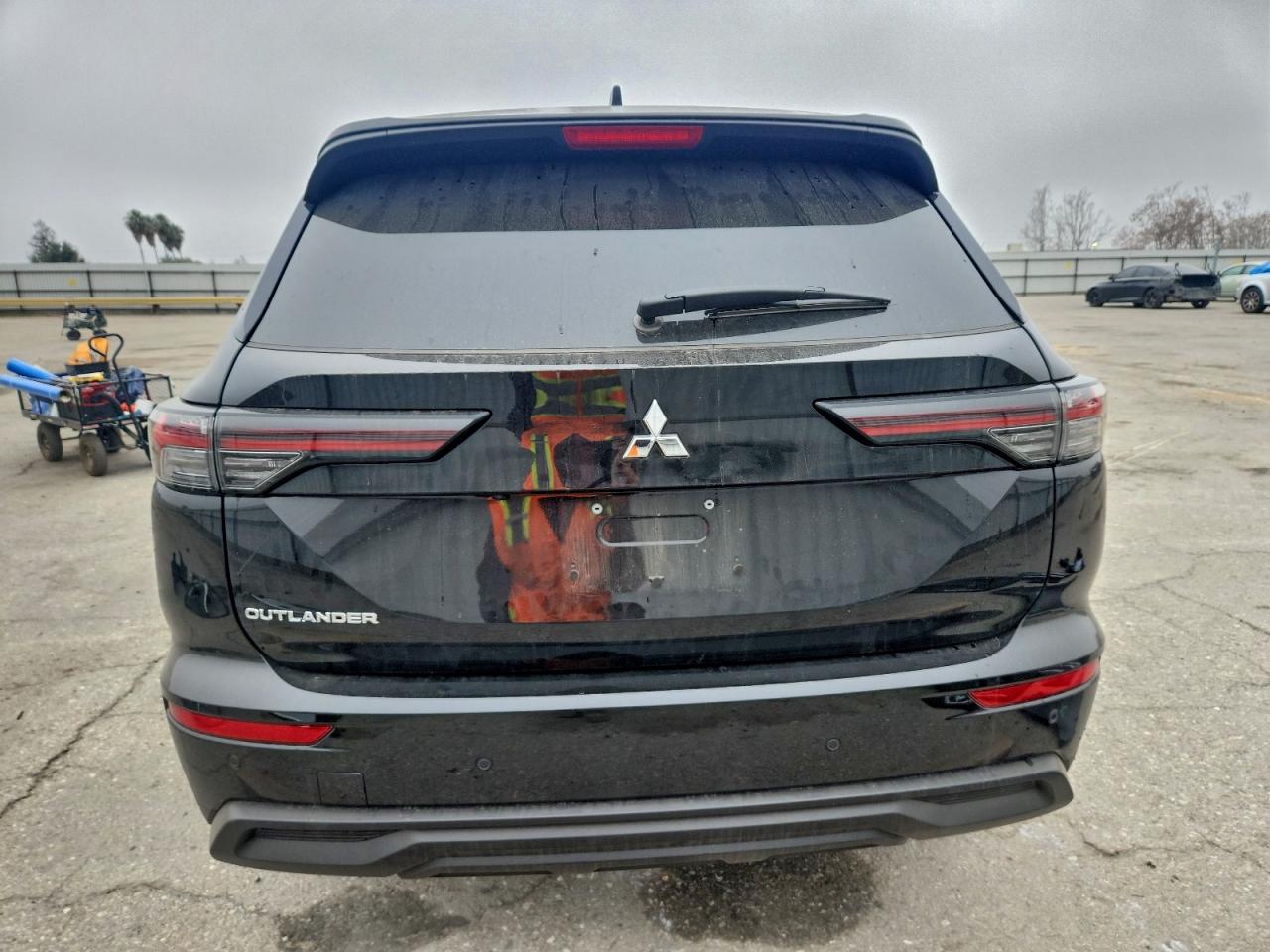 2025 MITSUBISHI OUTLANDER ES photo 6