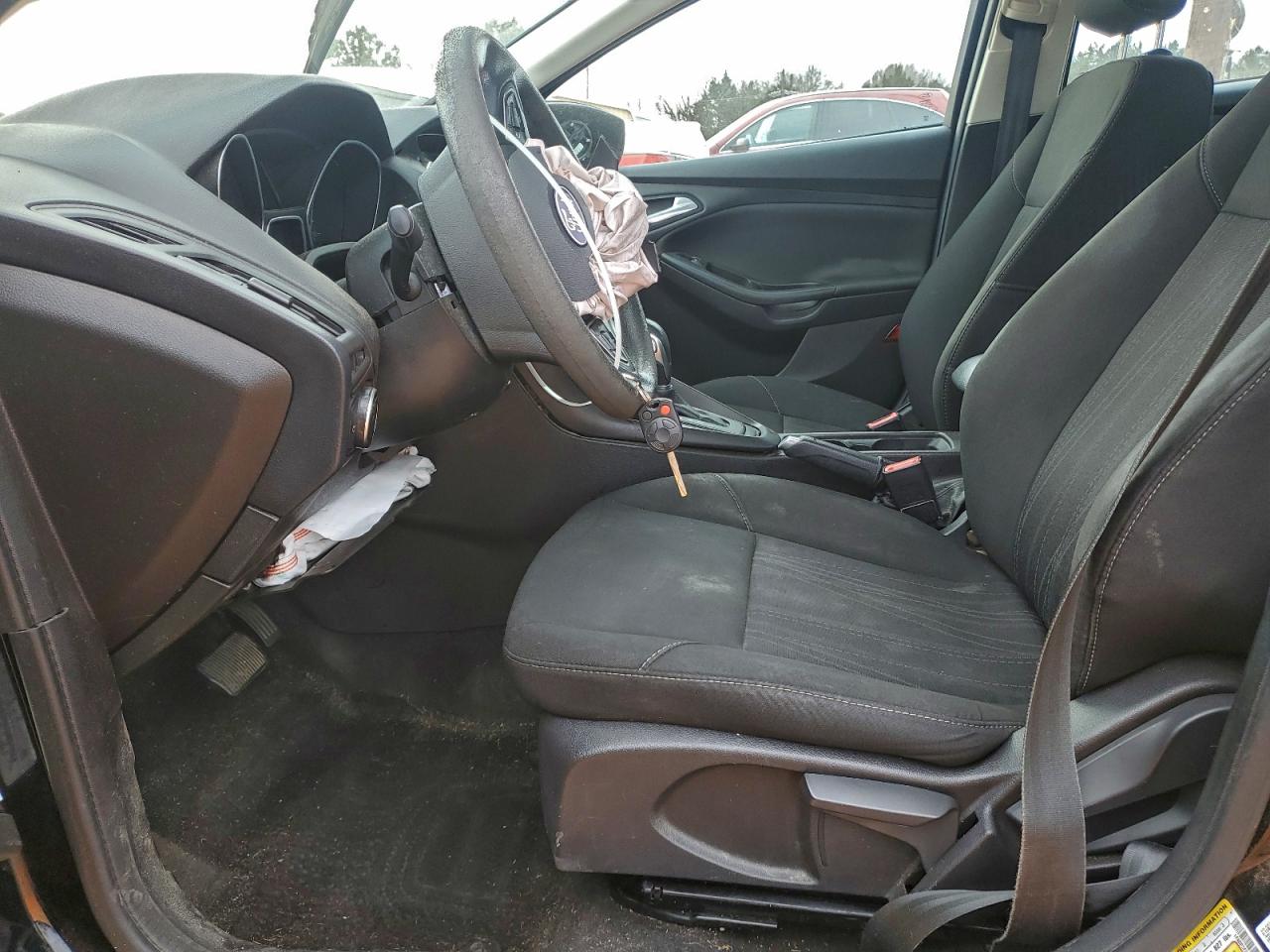 2018 FORD FOCUS SE photo 13