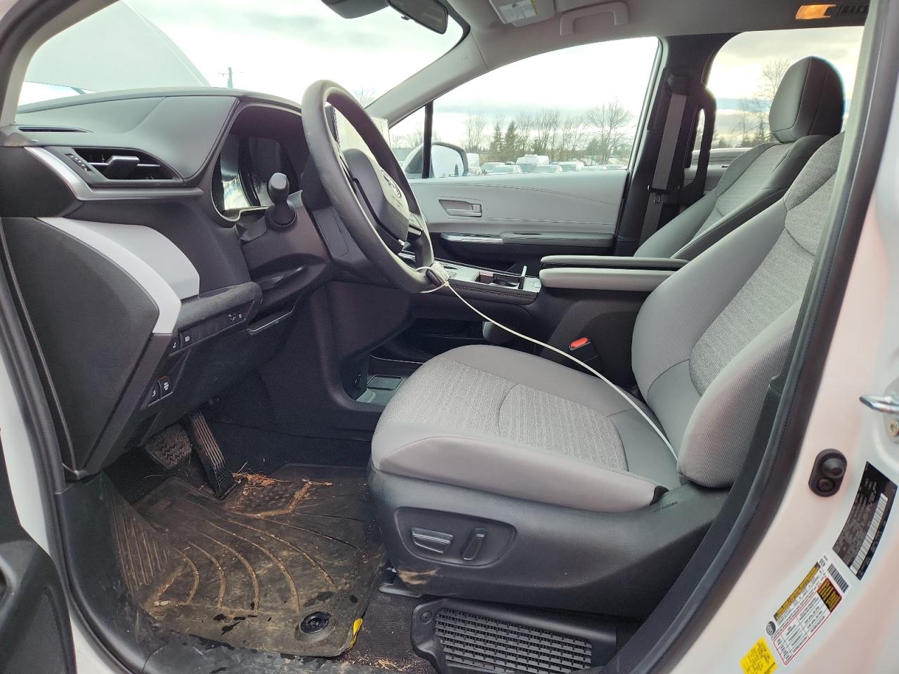 2025 TOYOTA SIENNA LE photo 13
