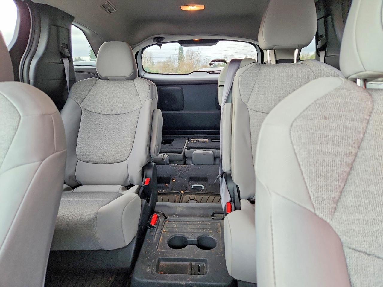 2025 TOYOTA SIENNA LE photo 19