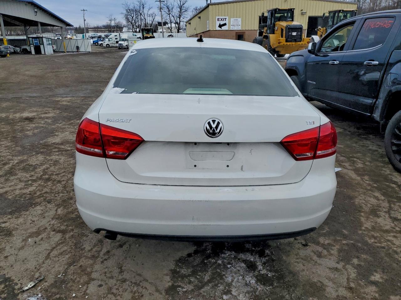 2015 VOLKSWAGEN PASSAT S photo 11