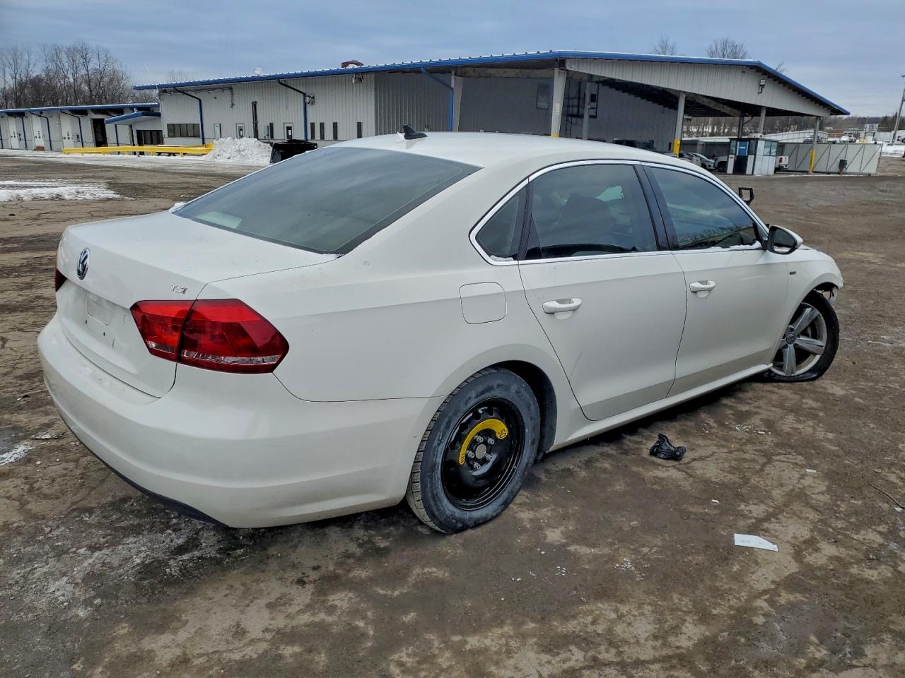 2015 VOLKSWAGEN PASSAT S photo 5