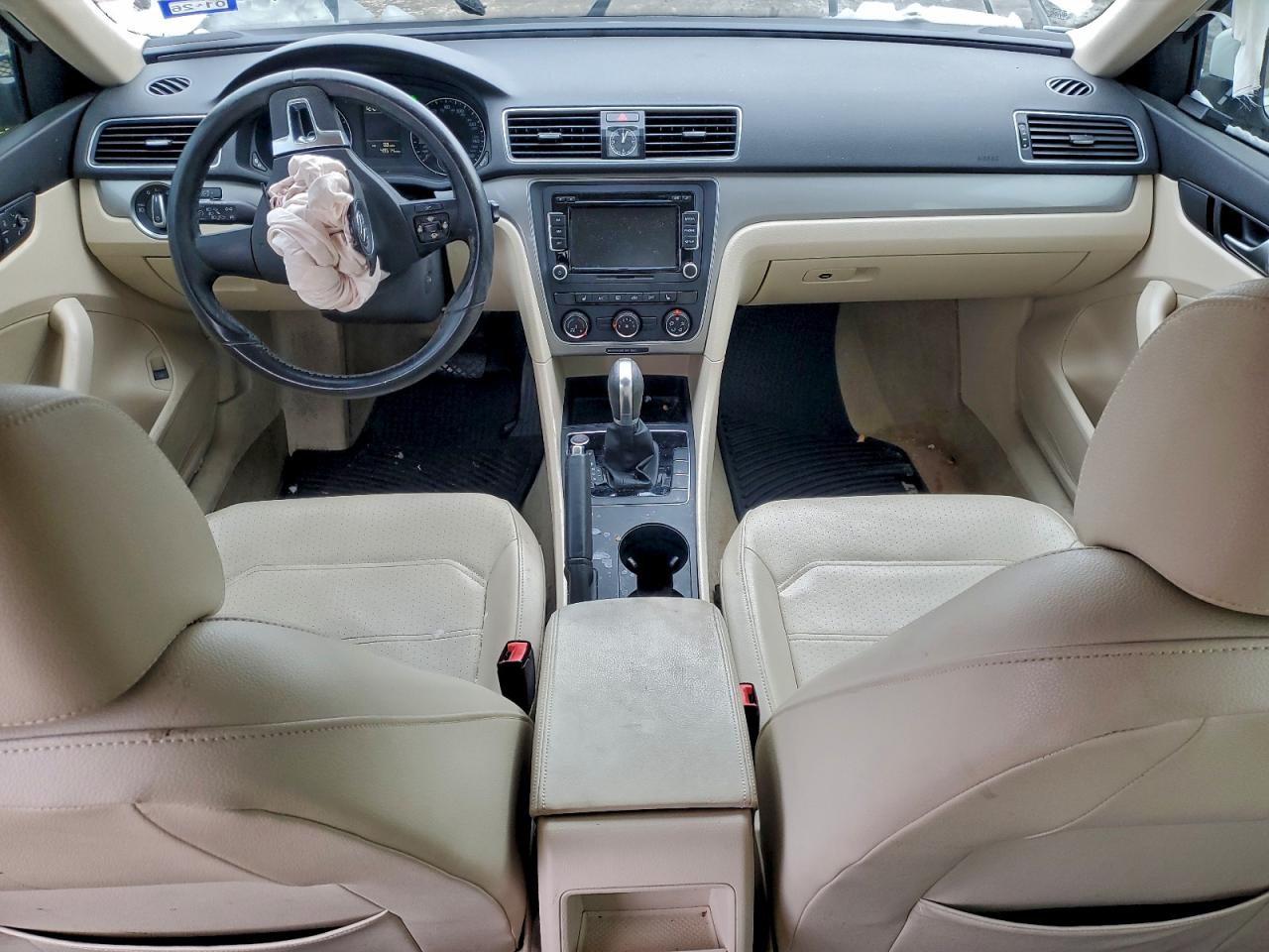 2015 VOLKSWAGEN PASSAT S photo 15