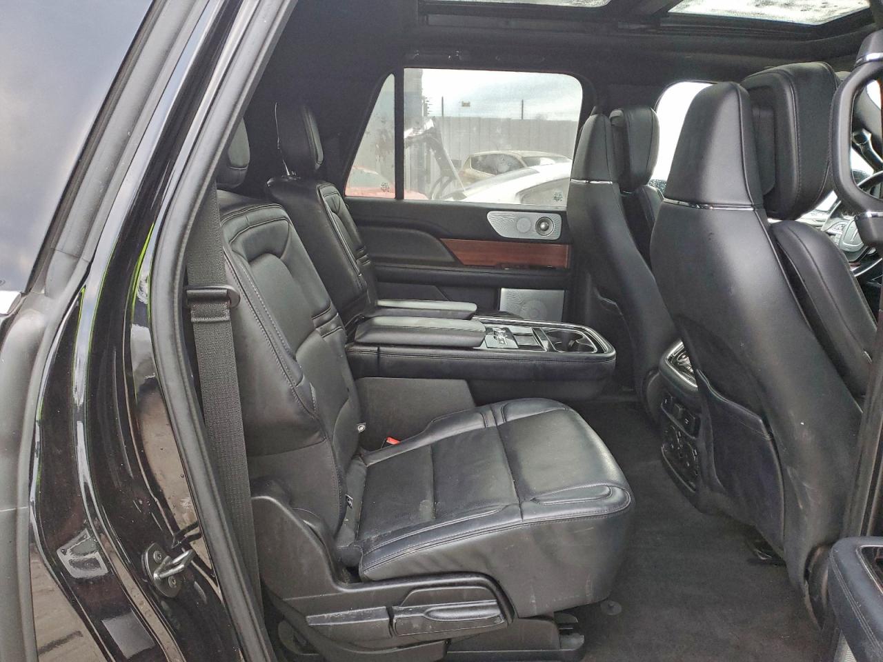 2019 LINCOLN NAVIGATOR L RESERVE photo 31