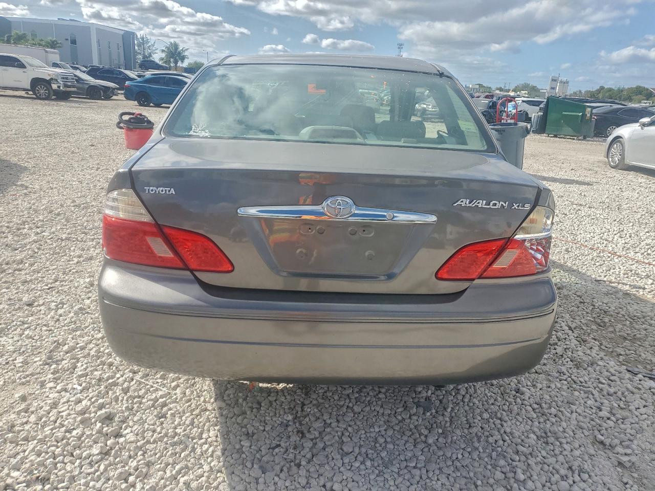 2004 TOYOTA AVALON XL photo 11