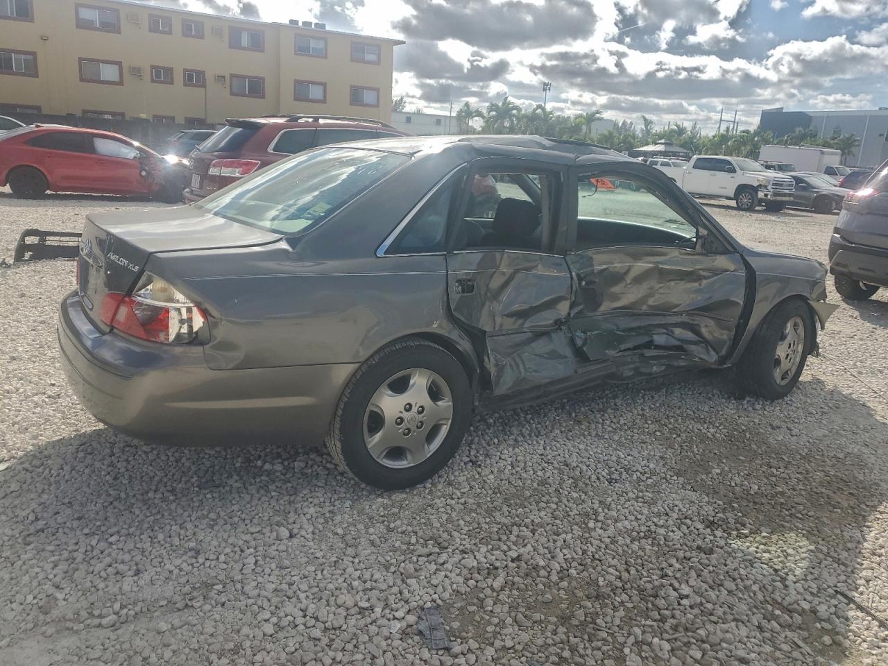 2004 TOYOTA AVALON XL photo 5