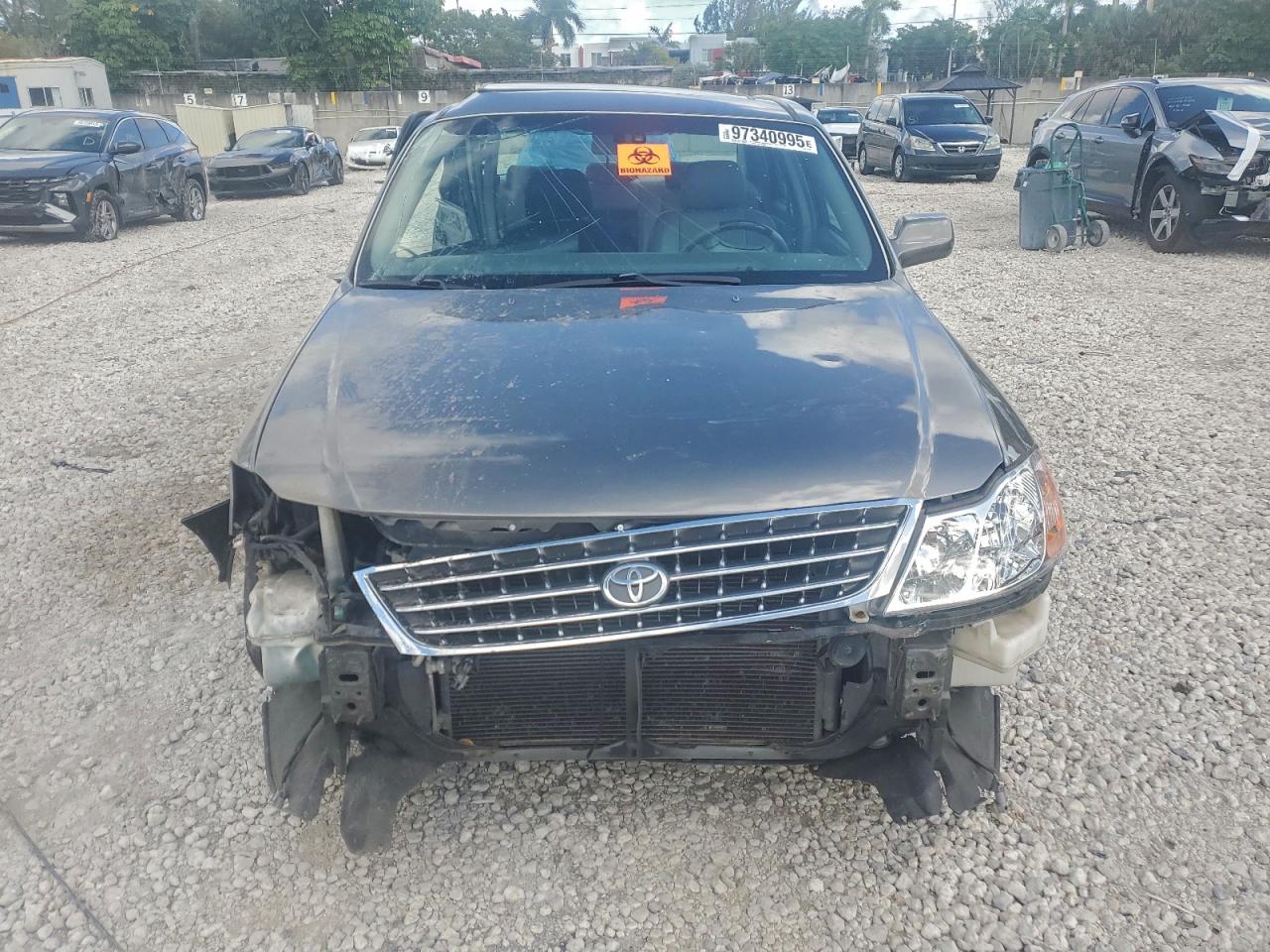 2004 TOYOTA AVALON XL photo 9