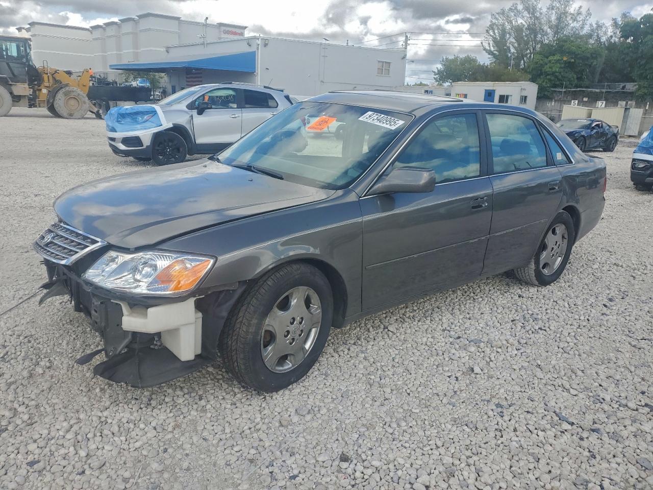 2004 TOYOTA AVALON