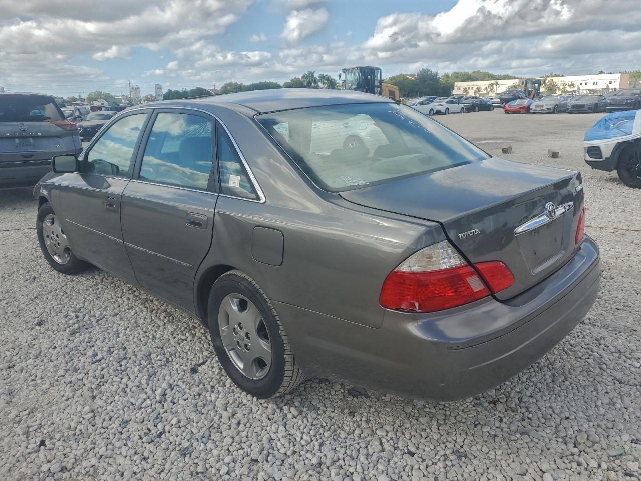 2004 TOYOTA AVALON XL photo 3