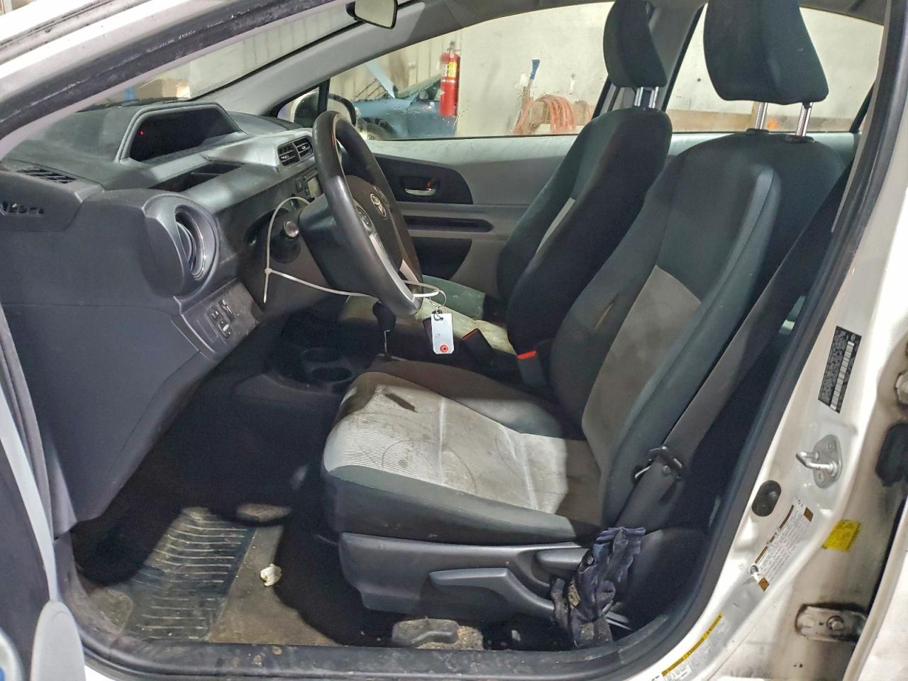 2012 TOYOTA PRIUS C photo 19
