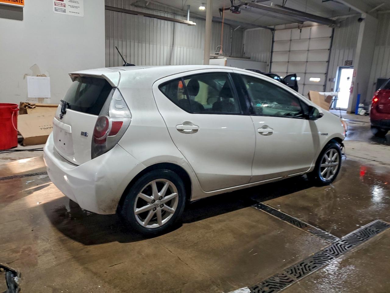 2012 TOYOTA PRIUS C photo 7