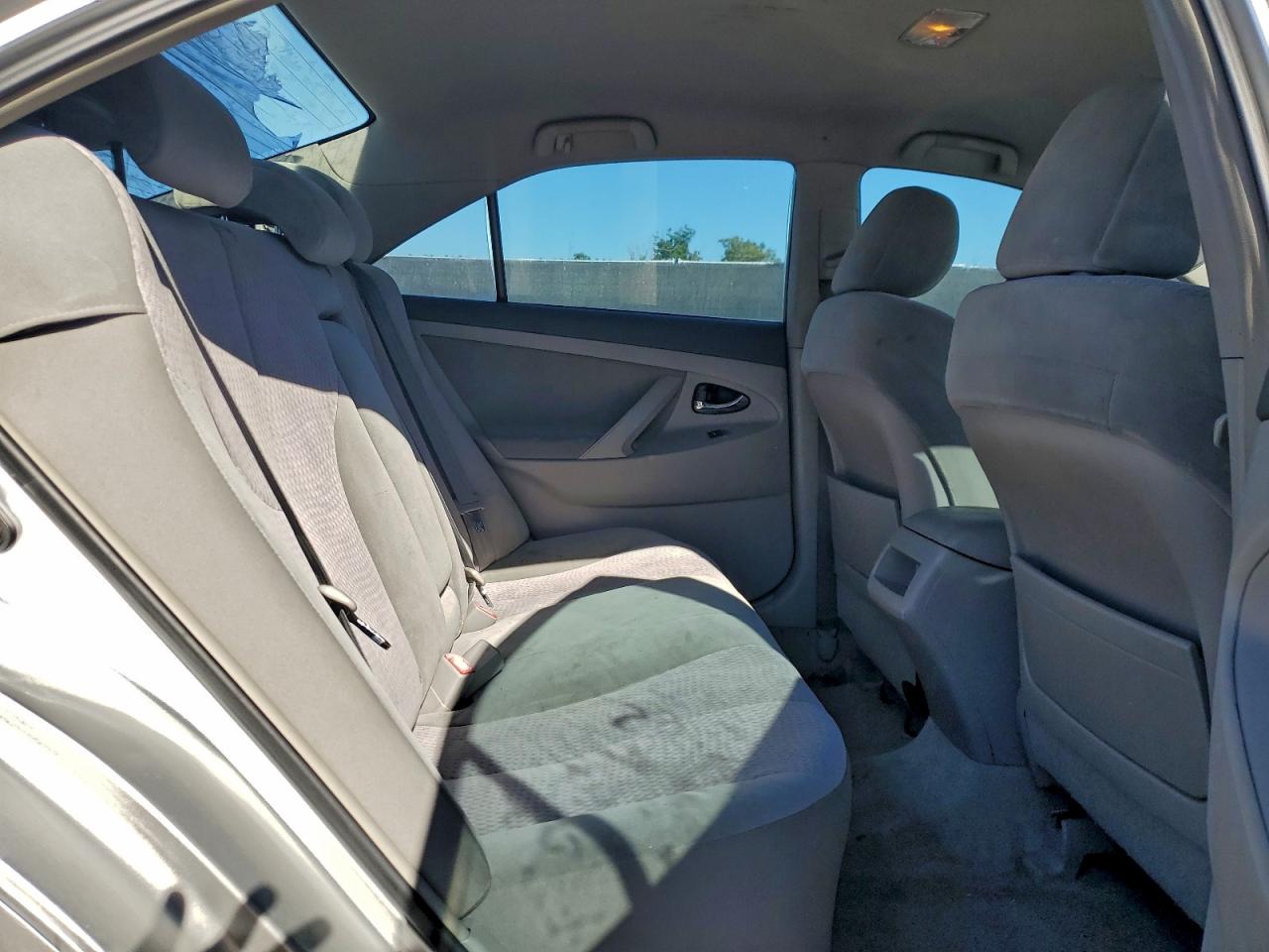 2010 TOYOTA CAMRY BASE photo 19